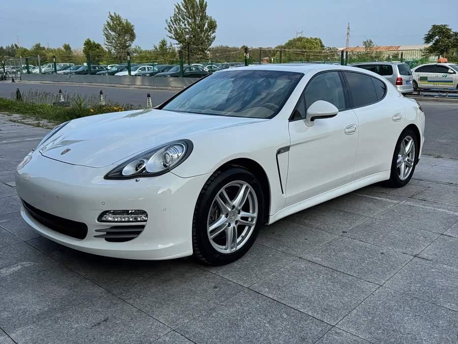 Porsche Panamera 2011, фото 1
