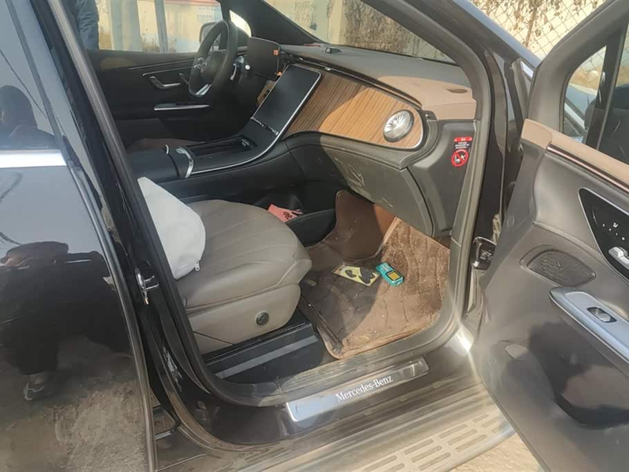 Mercedes-Benz EQE SUV