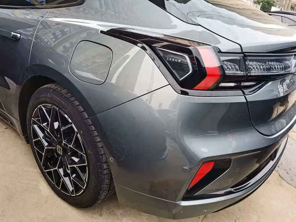 Zeekr 001