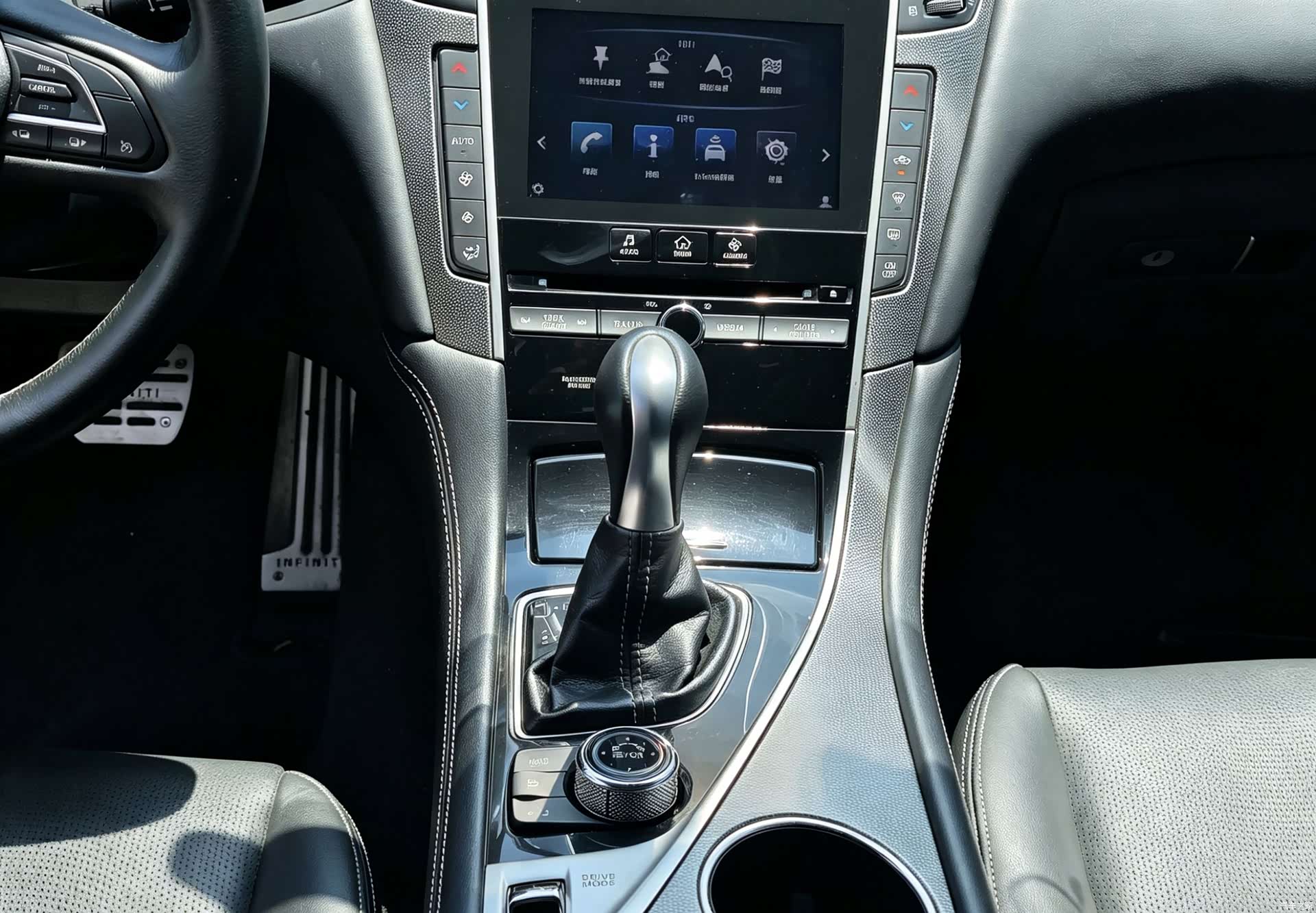 Infiniti Q50L, 2017 12