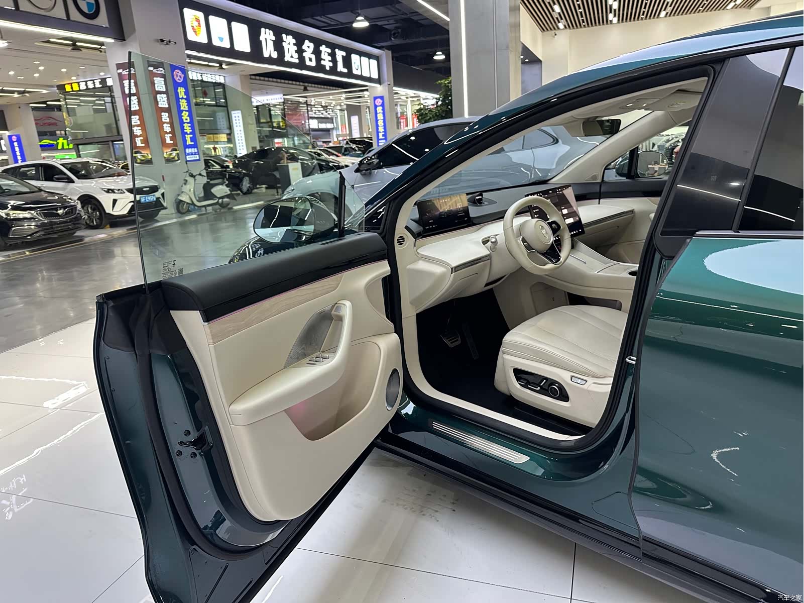 Luxeed R7, 2025 все фото