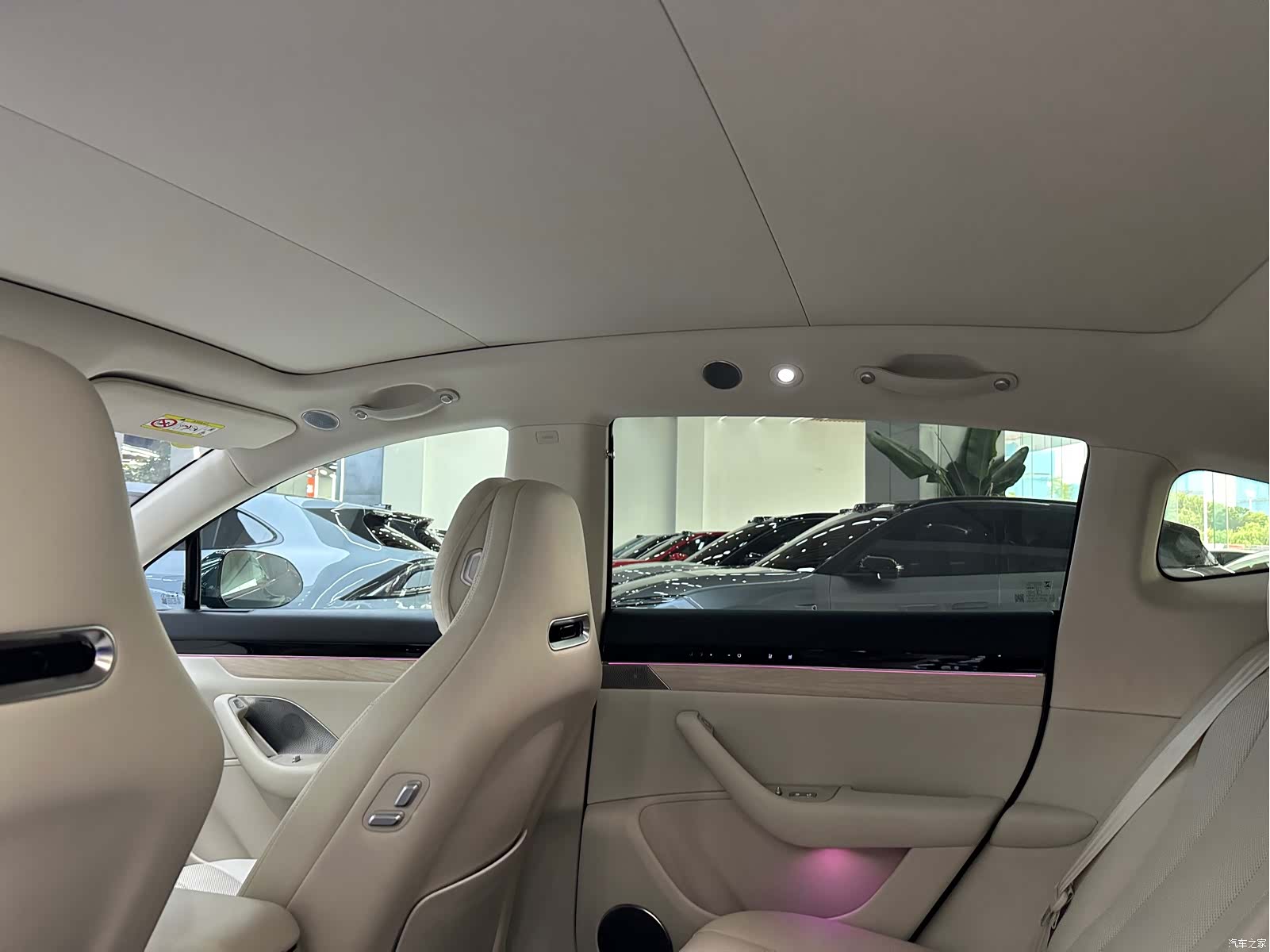 Luxeed R7, 2025 12