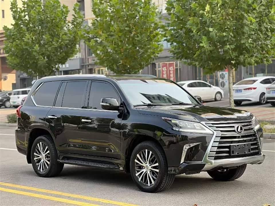Lexus LX