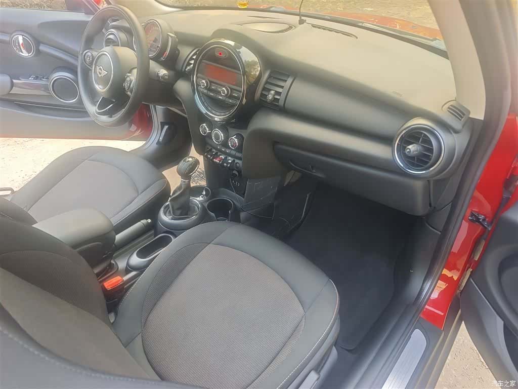 Mini ONE, 2018 16