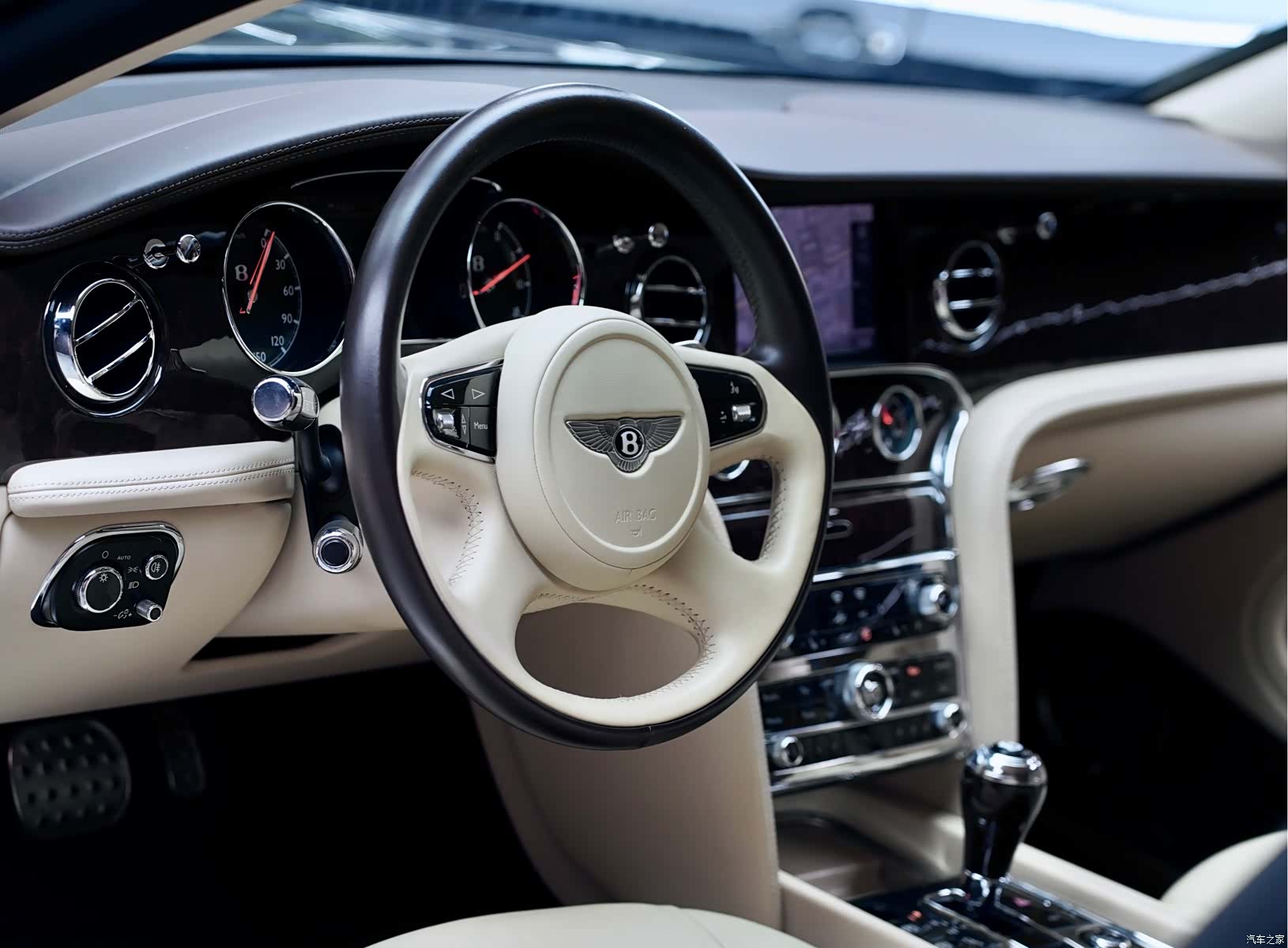 Bentley Mulsanne, 2011 10