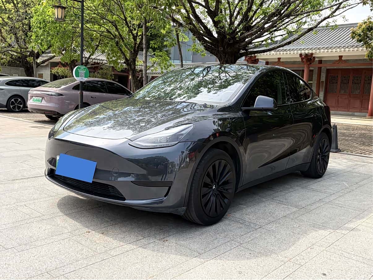 Tesla Model Y, 2024 1