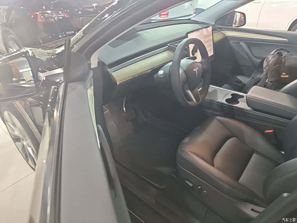 Tesla Model Y, 2023 16