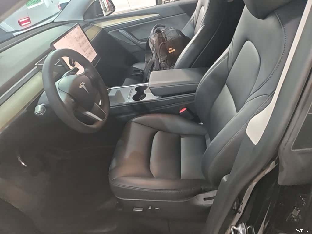 Tesla Model Y, 2023 15