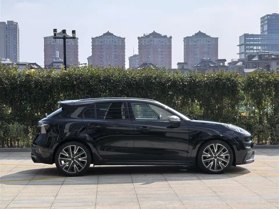 Lynk & Co 02 Hatchback