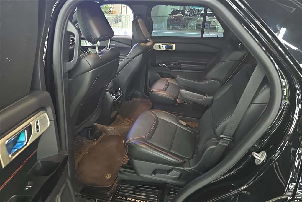 Ford Explorer, 2022 11