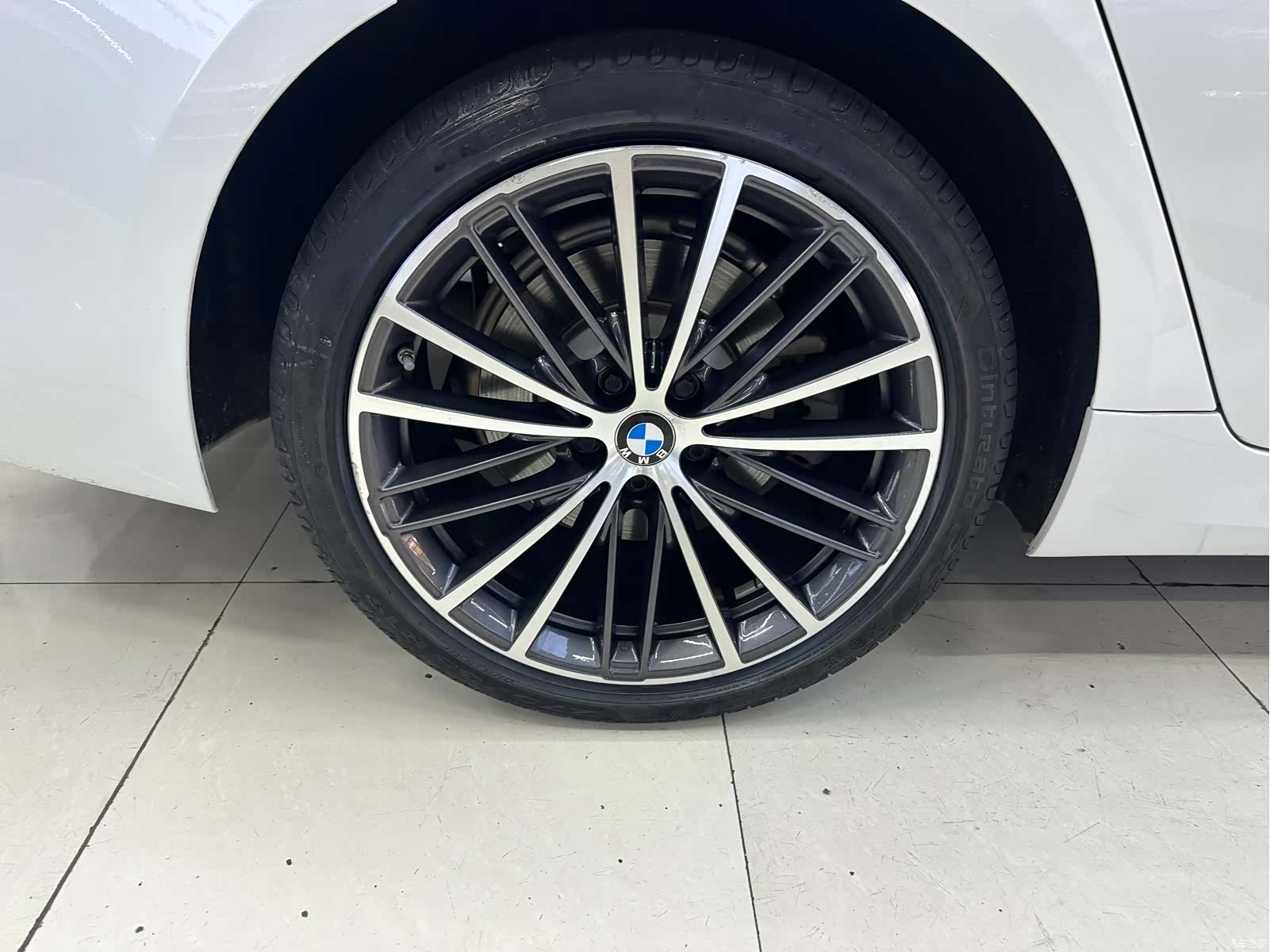 BMW 5 Series, 2019 23