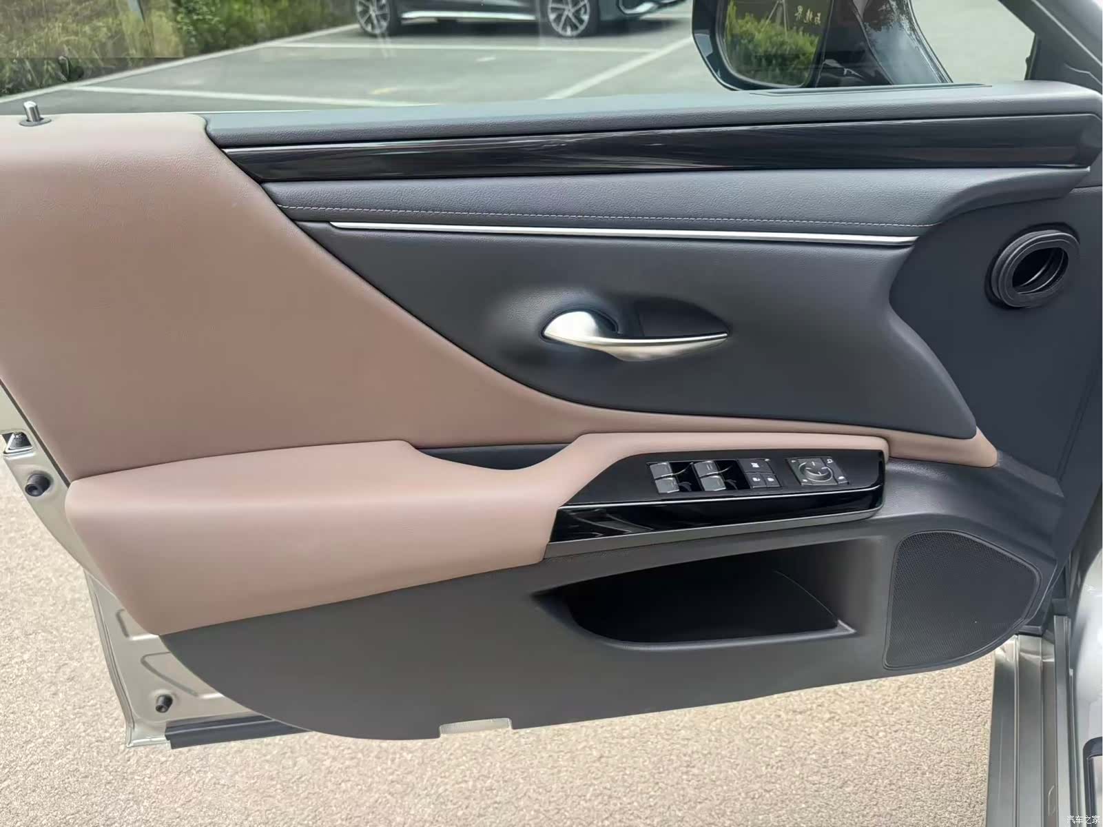 Lexus ES, 2023 4
