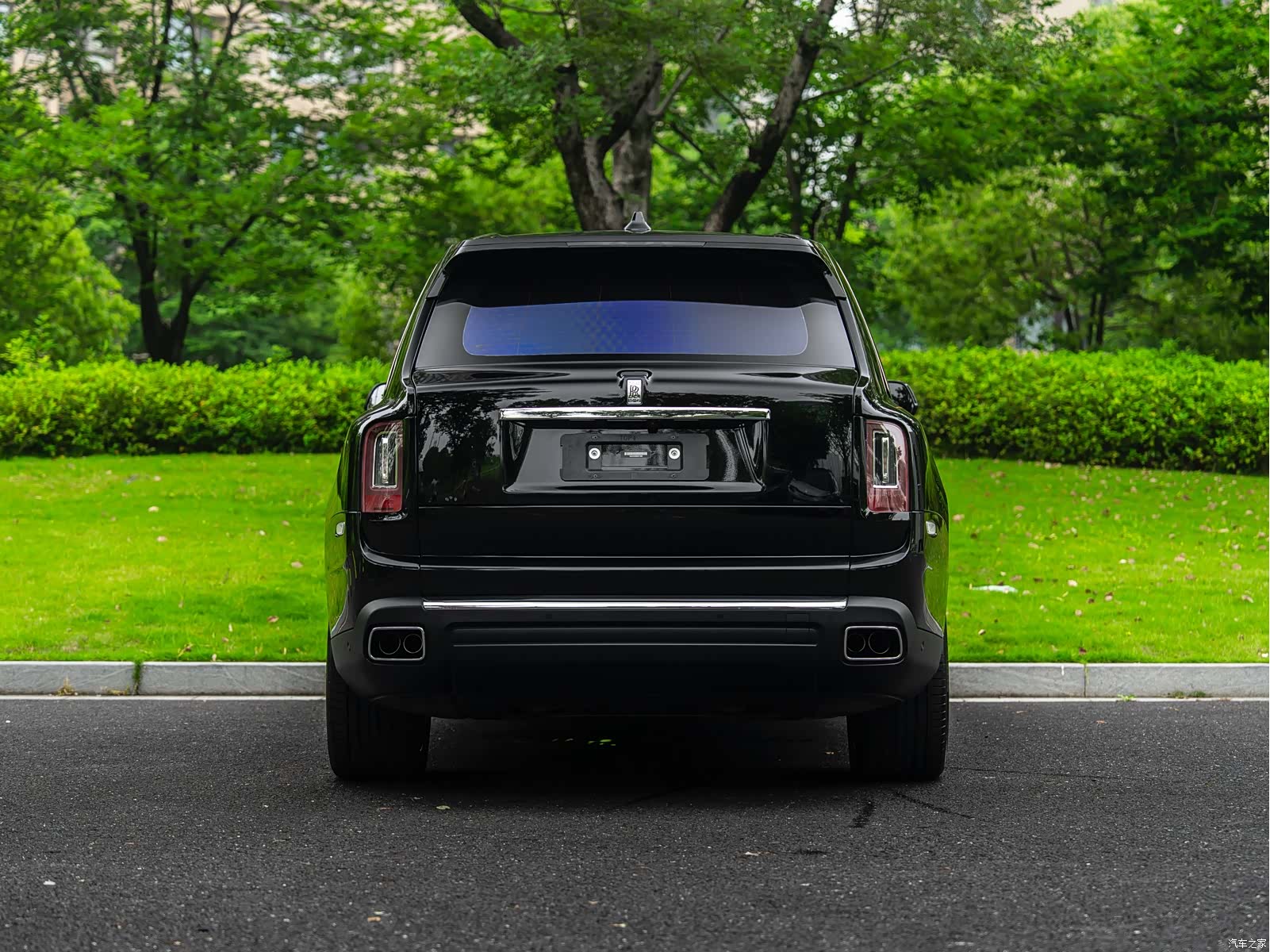 Rolls-Royce Cullinan, 2022 19