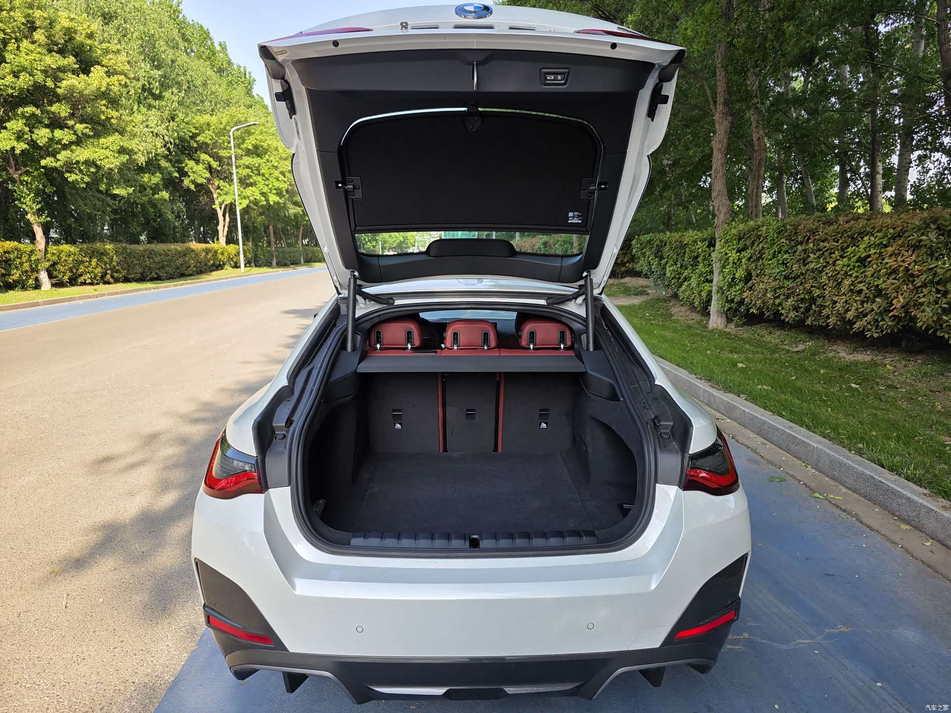 BMW i4, 2026 13