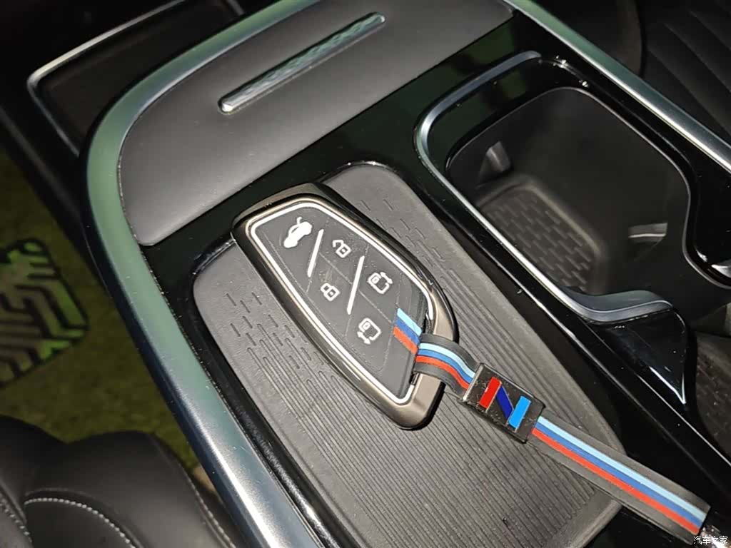 Maxus G90, 2022 9