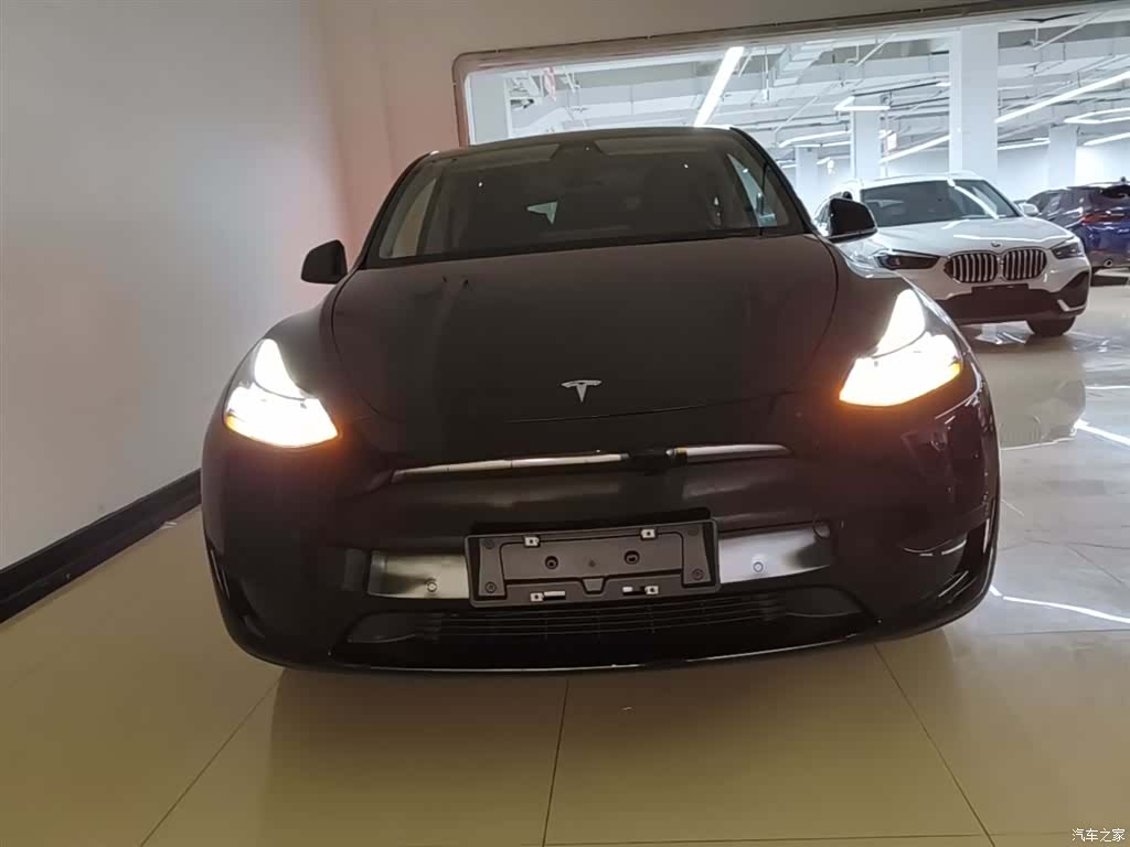 Tesla Model Y, 2022 3