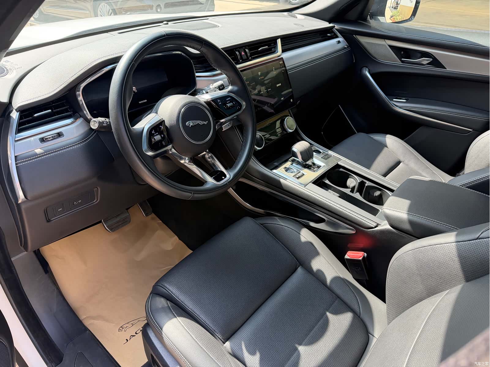 Jaguar F-PACE, 2023 2