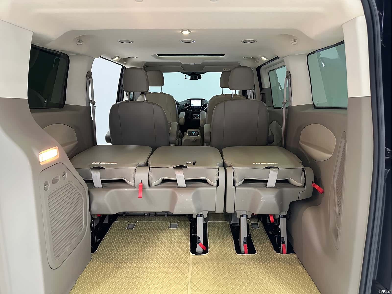 Ford Tourneo, 2017 13