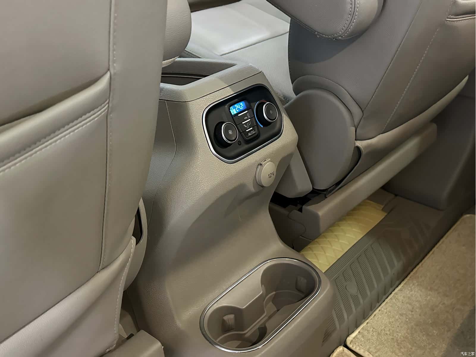 Ford Tourneo, 2017 16
