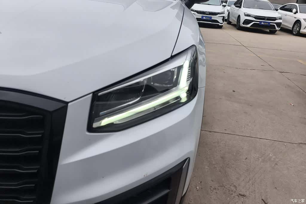 Audi Q2L, 2020 все фото