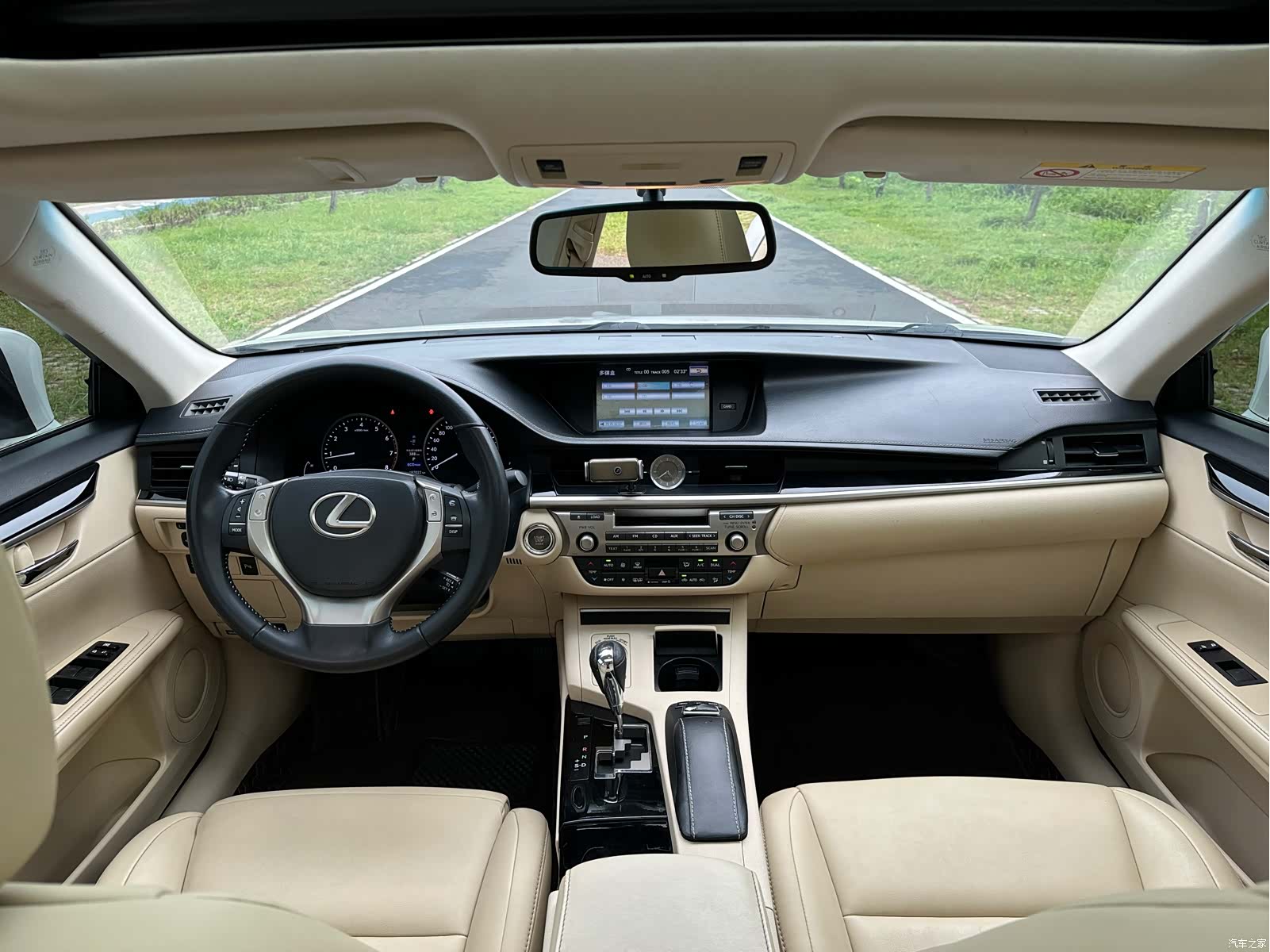Lexus ES, 2014 9