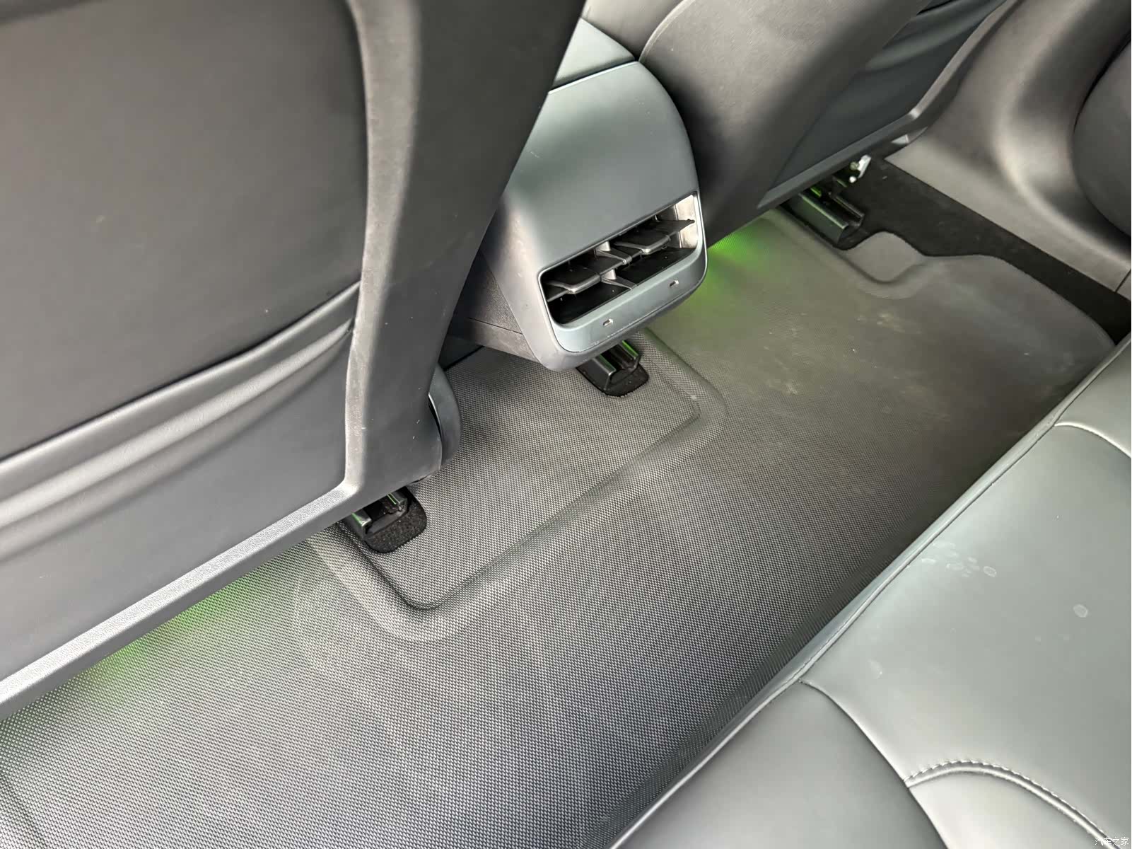 Tesla Model 3, 2021 15