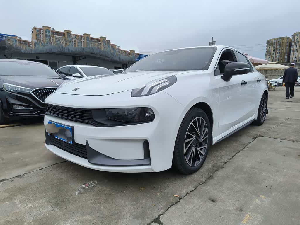 Lynk & Co 03
