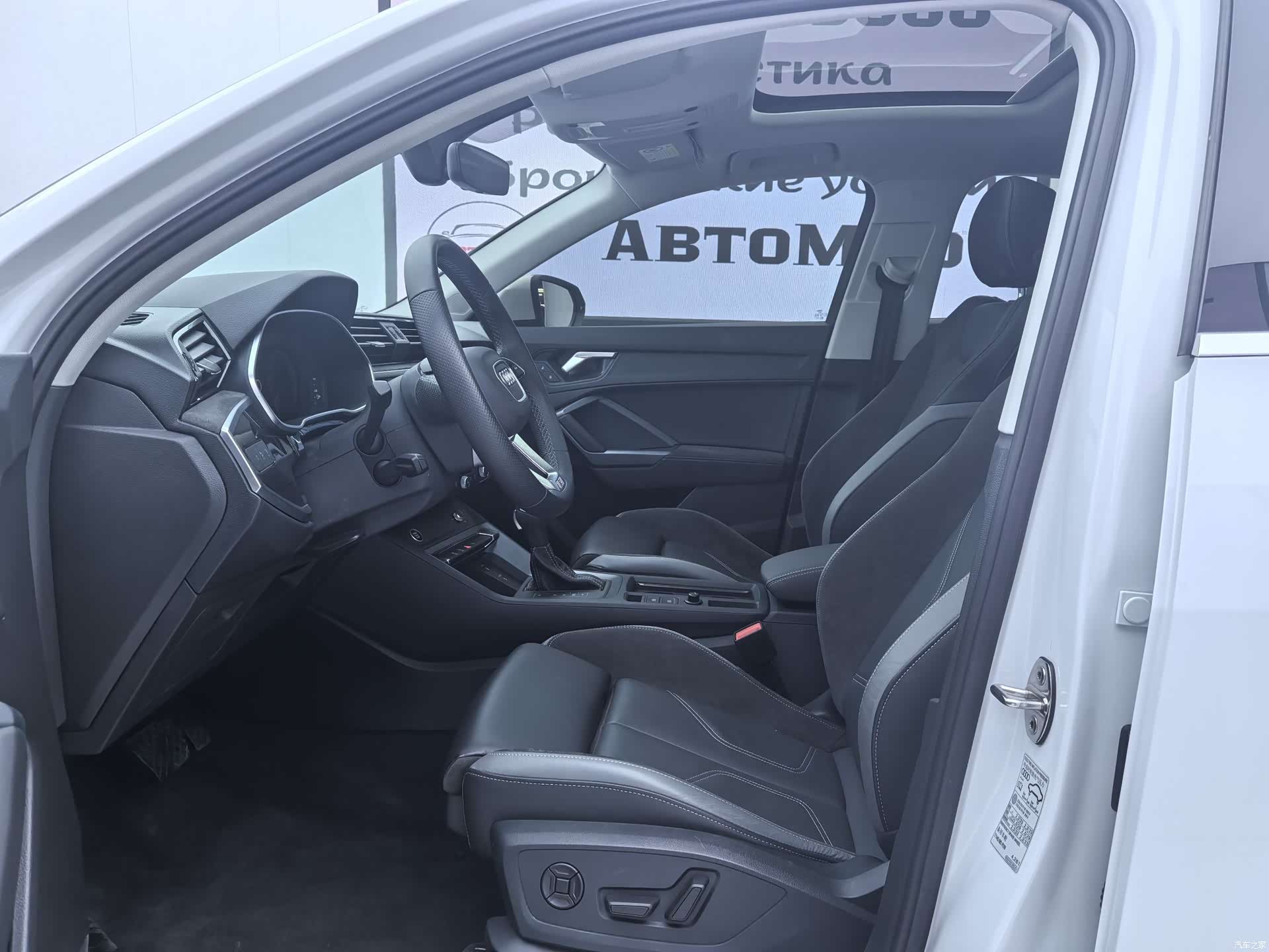 Audi Q3, 2023 4