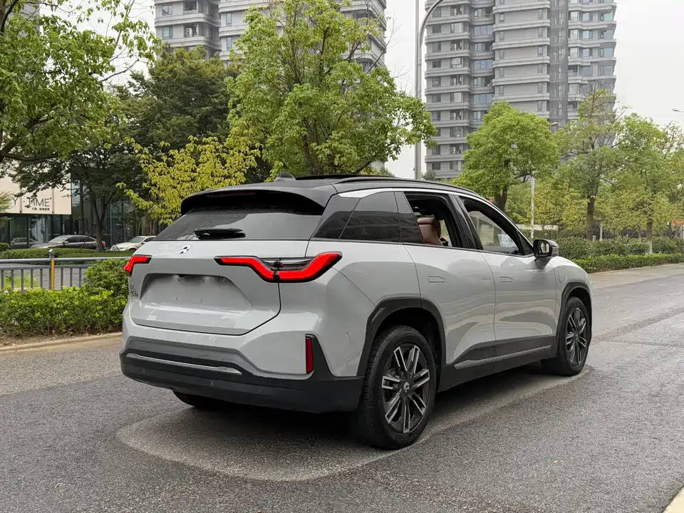 NIO ES6