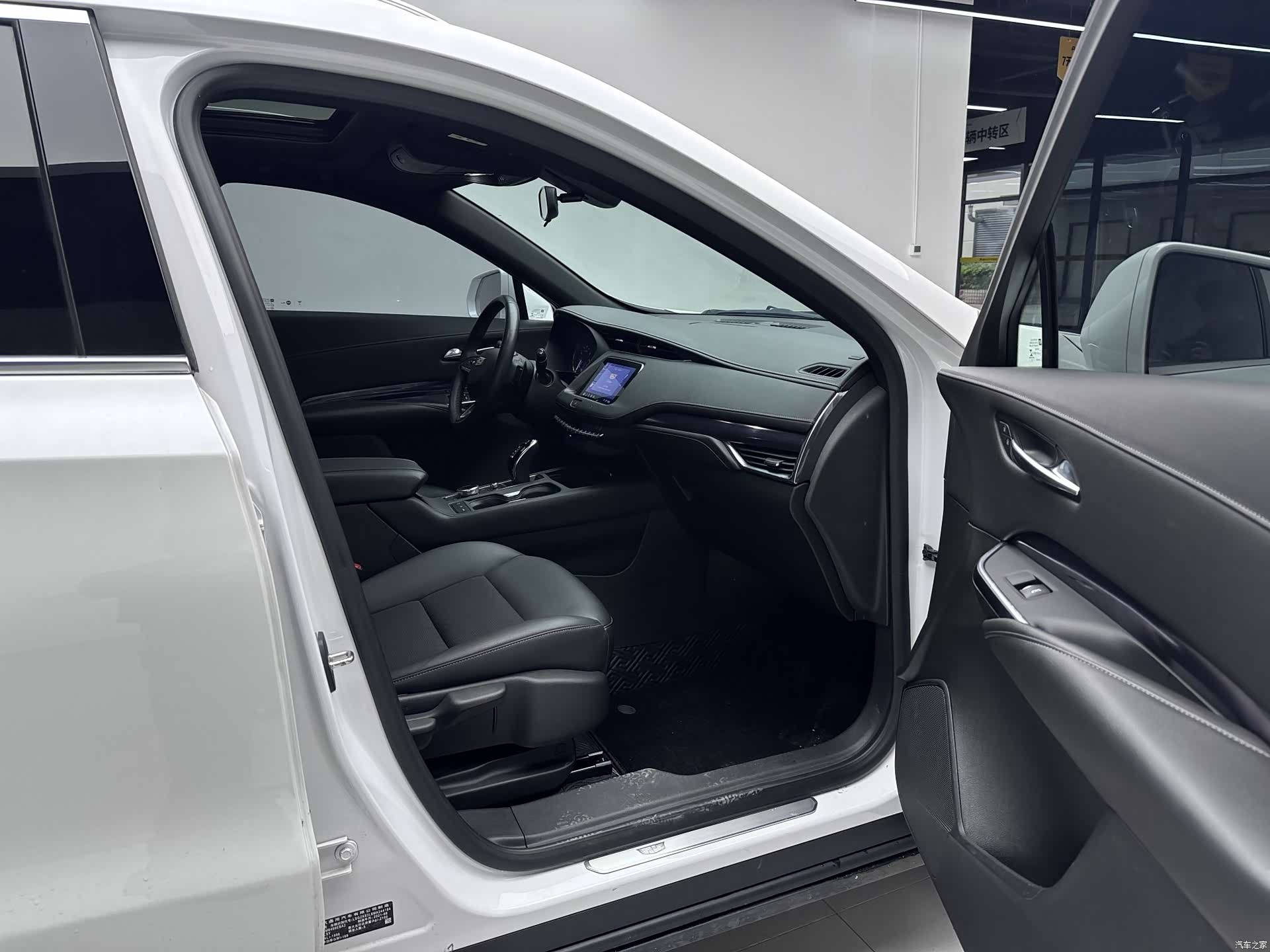 Cadillac XT4, 2021 10