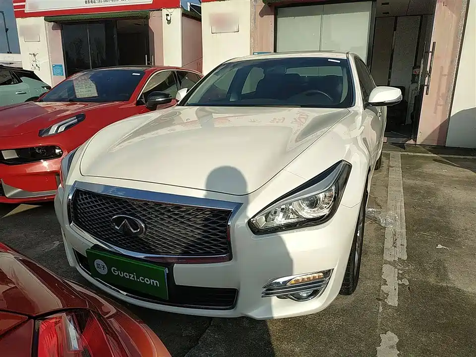 Infiniti Q70