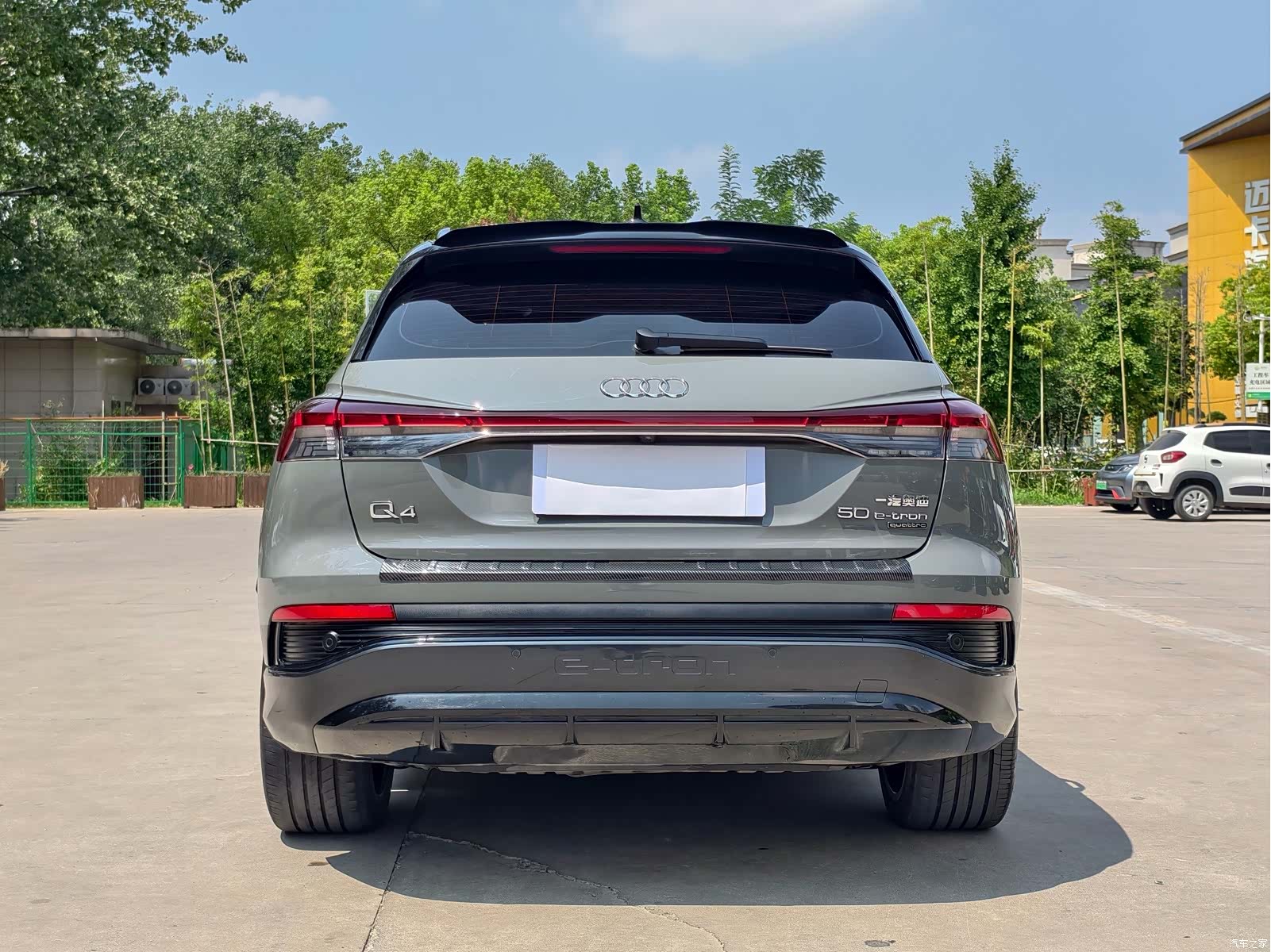Audi Q4 e-tron, 2023 все фото