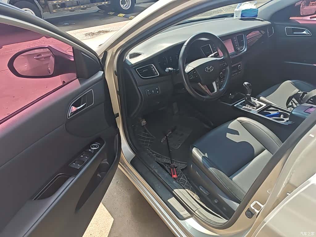 Hyundai DLX, 2016 16