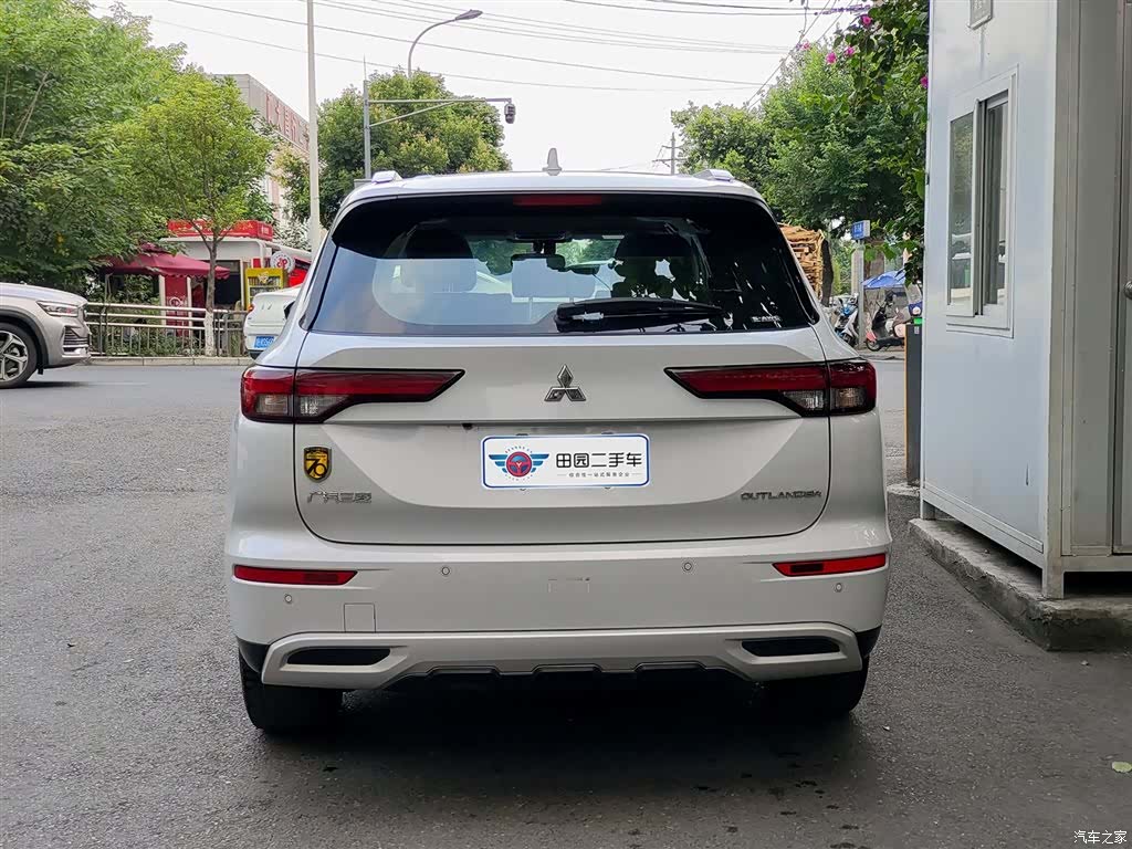 Mitsubishi Outlander, 2023 все фото