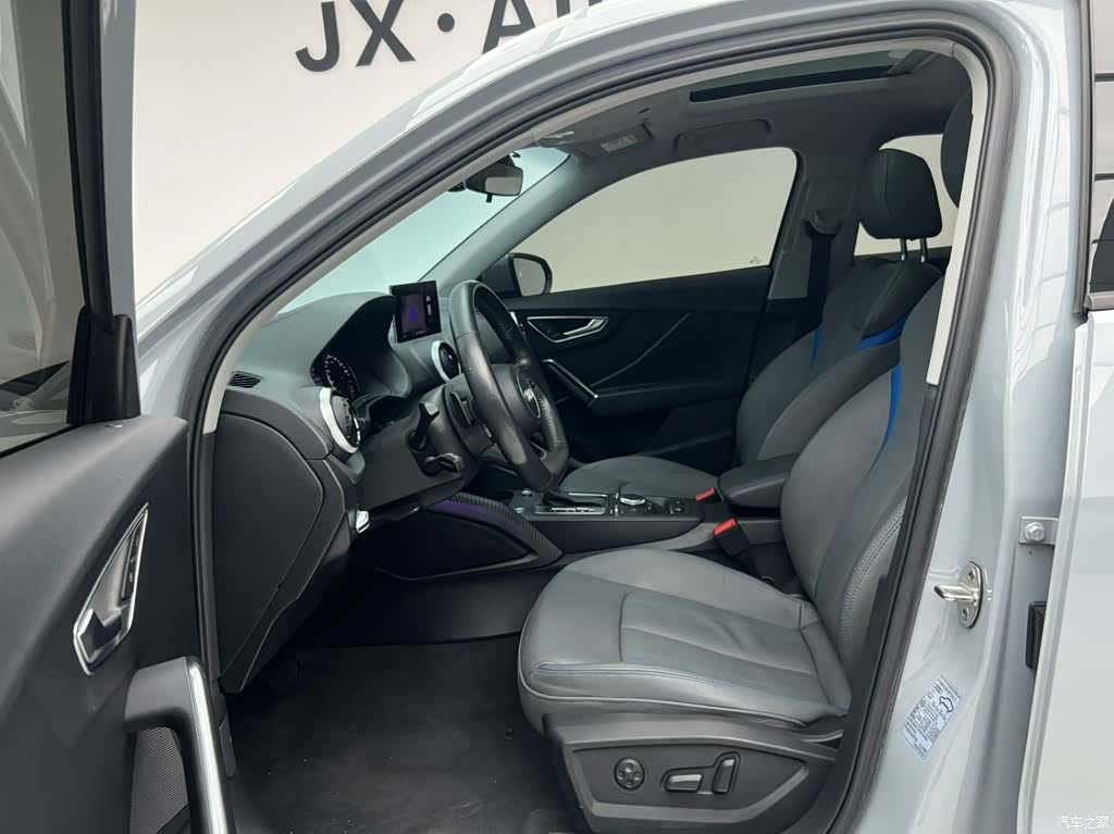 Audi Q2L, 2022 8