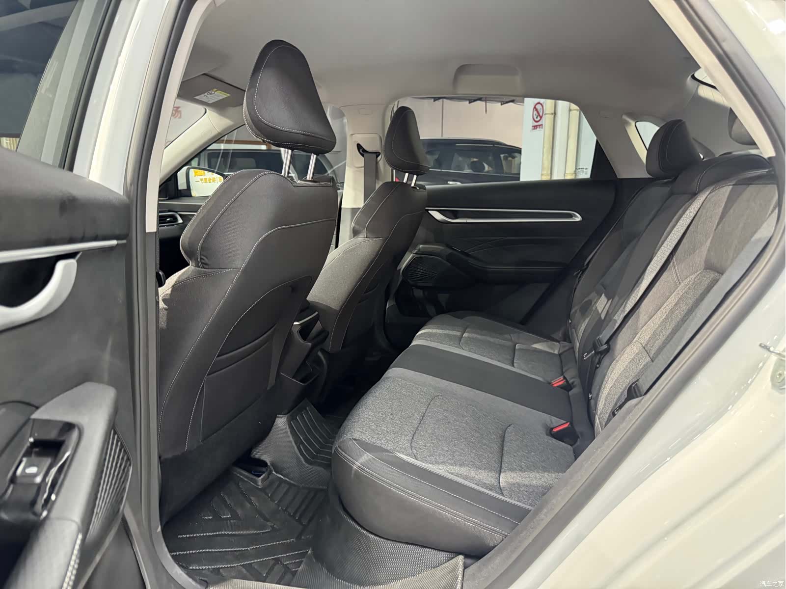 Geely Emgrand, 2025 14
