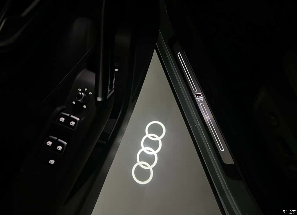 Audi Q2L, 2022 7