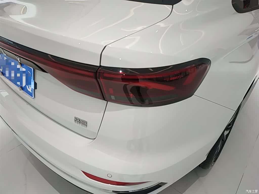 Geely Emgrand, 2026 8