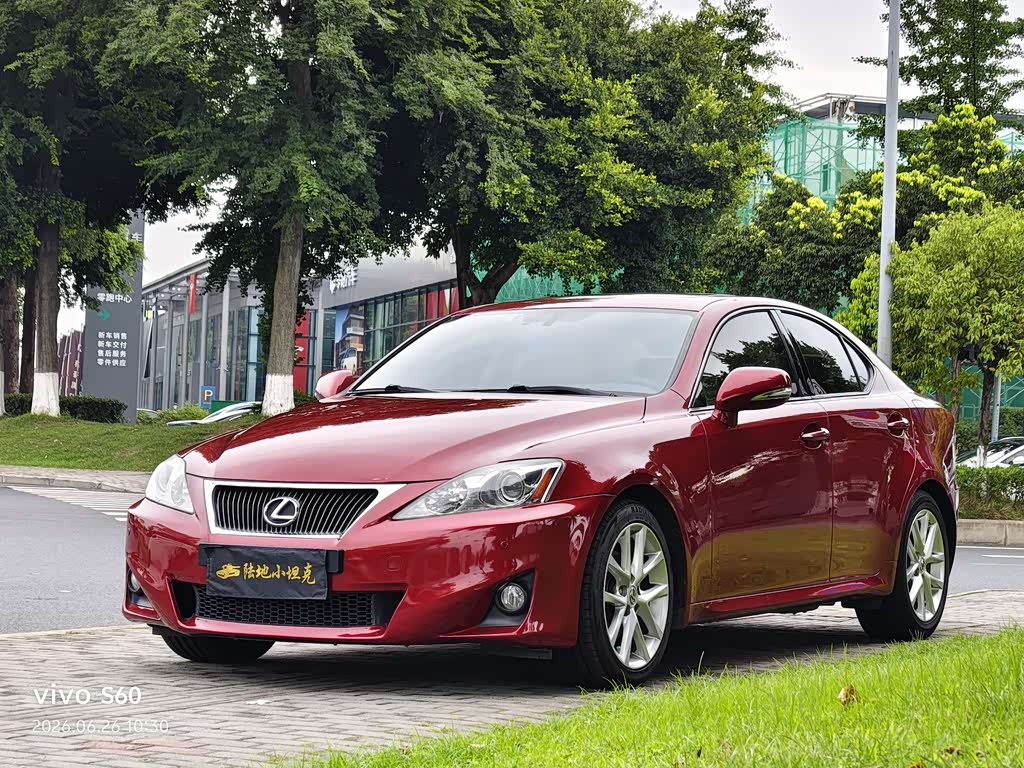 Lexus IS