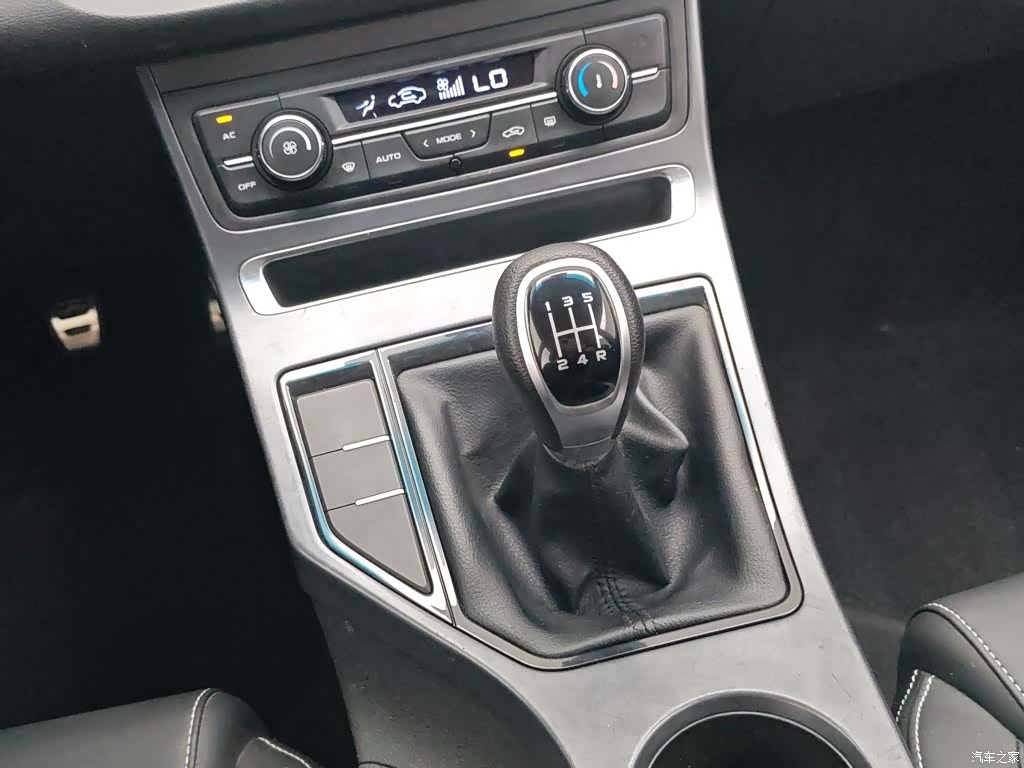 Geely S1, 2018 13