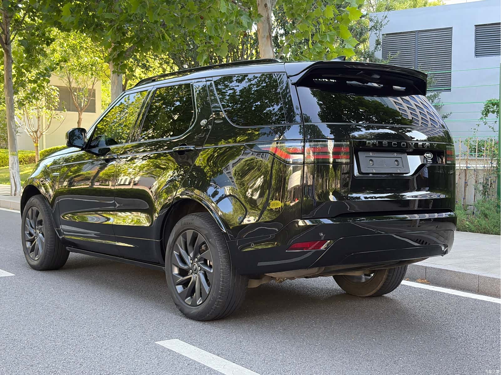 Land Rover Discovery, 2023 все фото