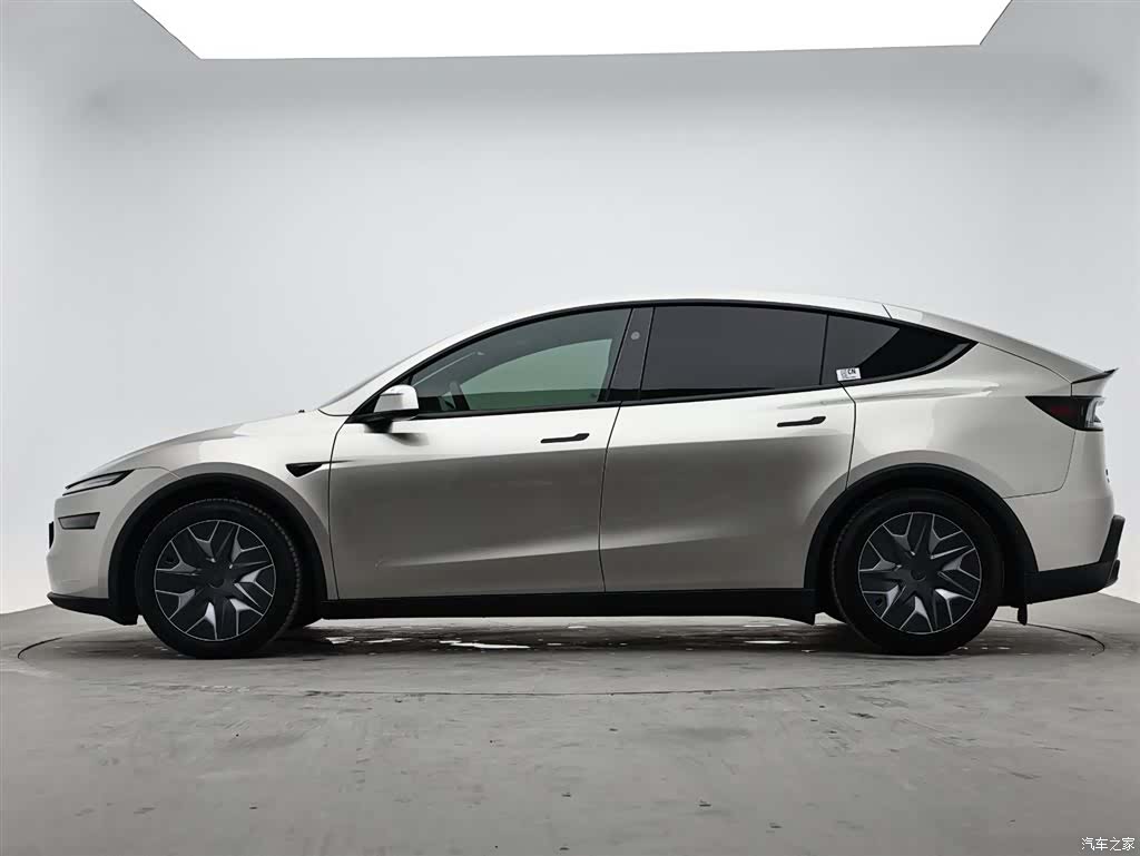 Tesla Model Y, 2025 6