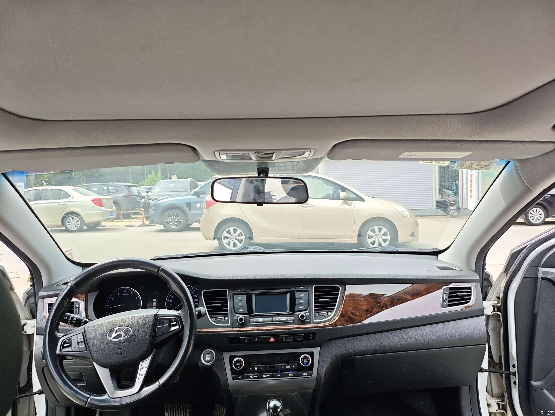 Hyundai DLX, 2015 11