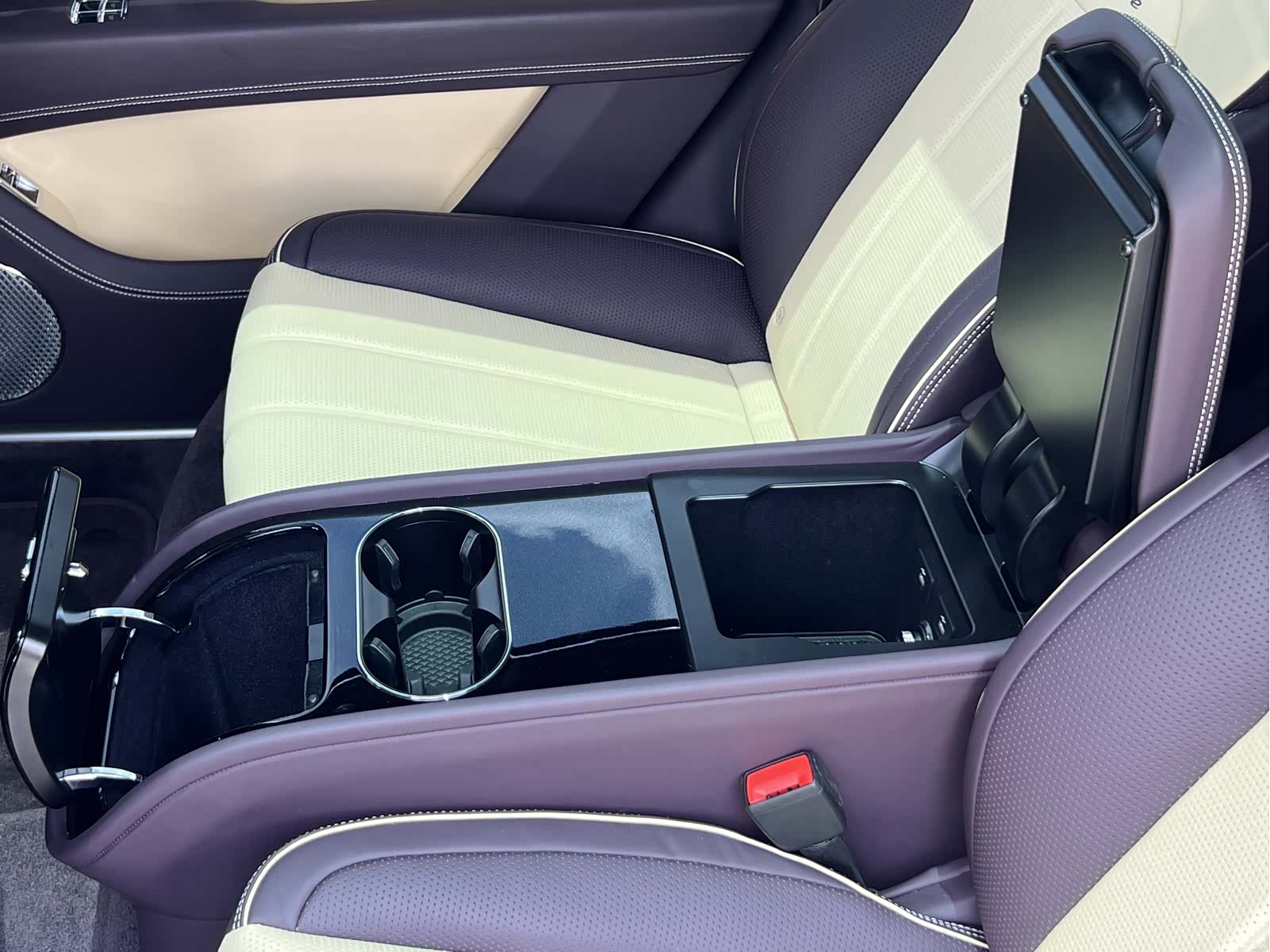 Bentley Bentayga, 2023 23
