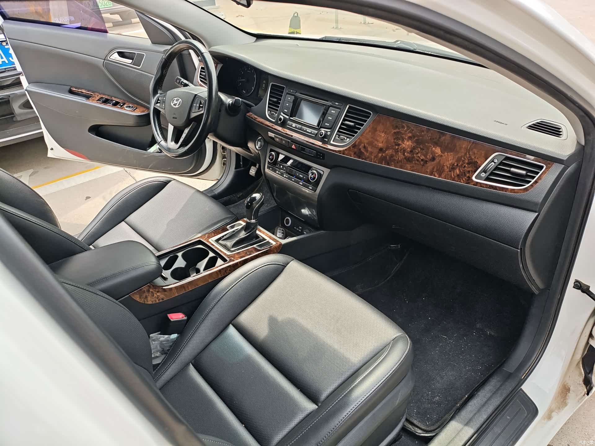 Hyundai DLX, 2015 13