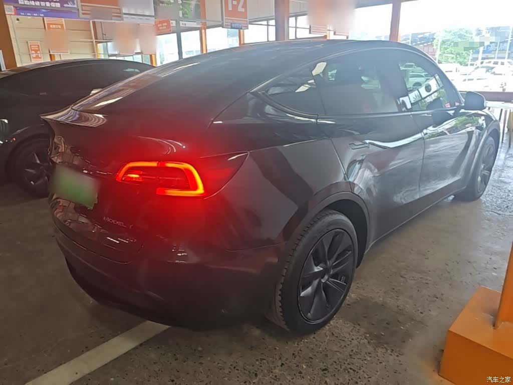 Tesla Model Y, 2024 7