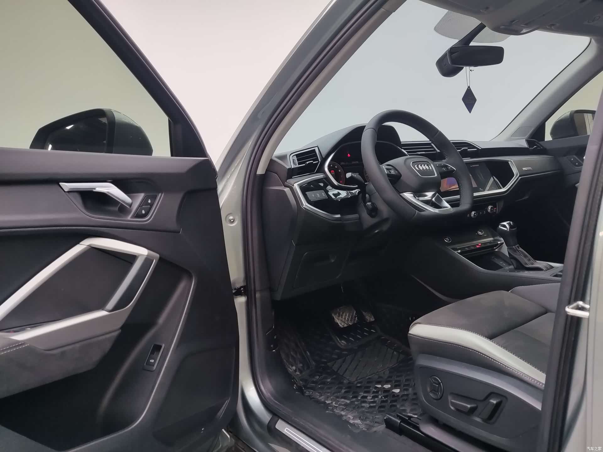 Audi Q3, 2022 12