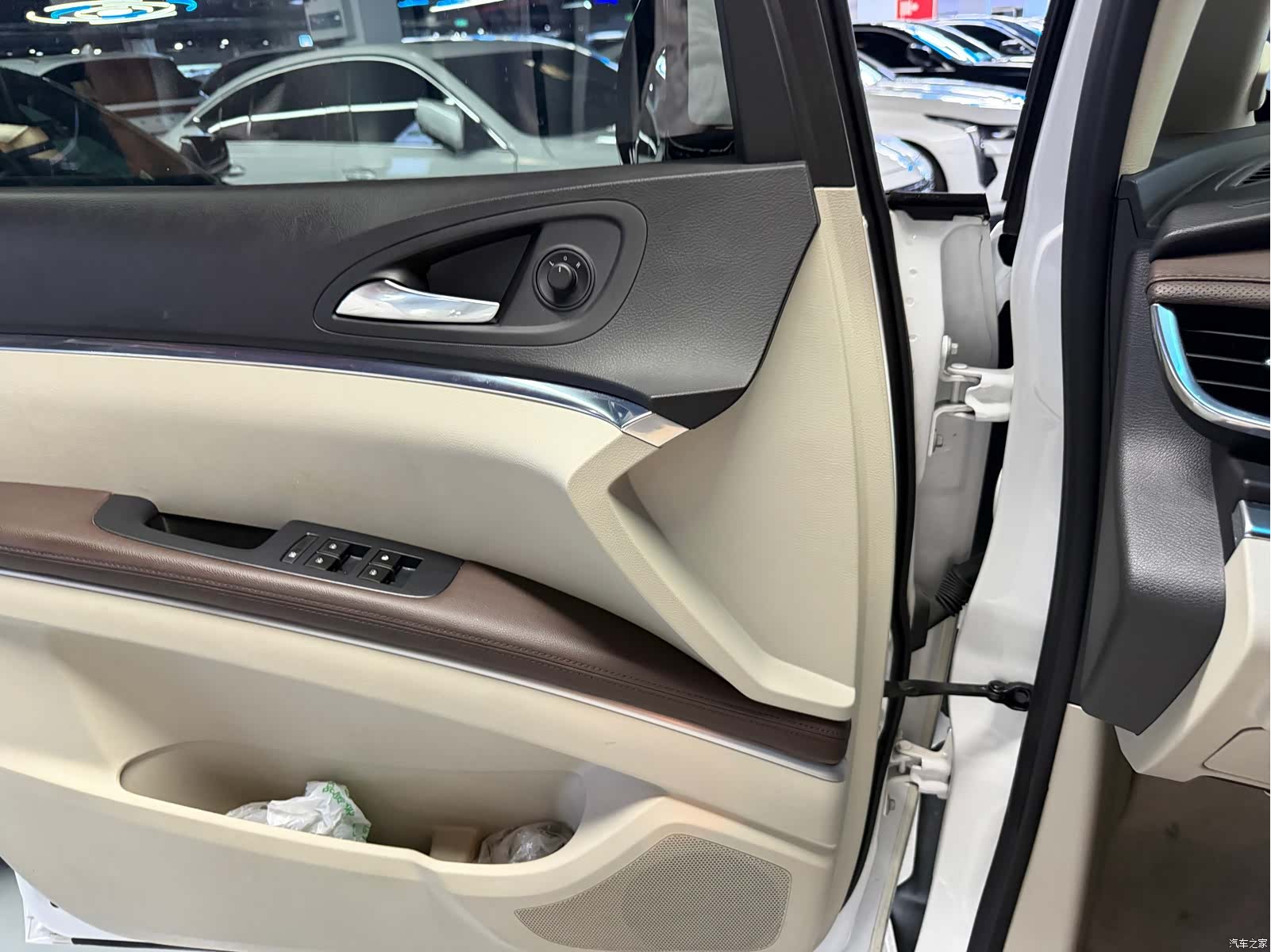 Buick GL8, 2022 10