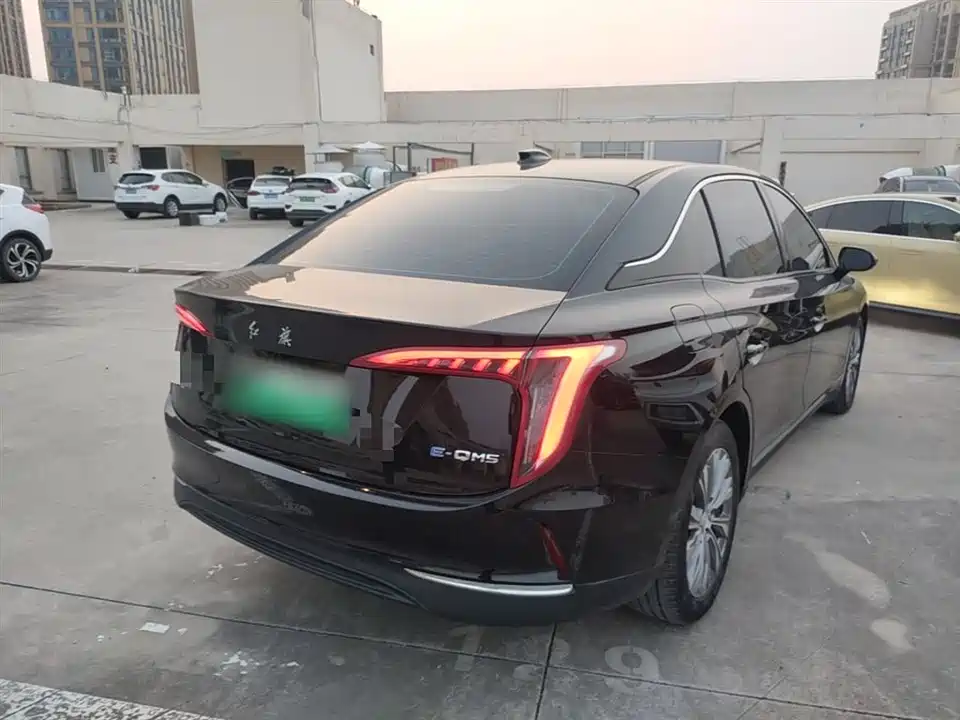 Hongqi E-QM5