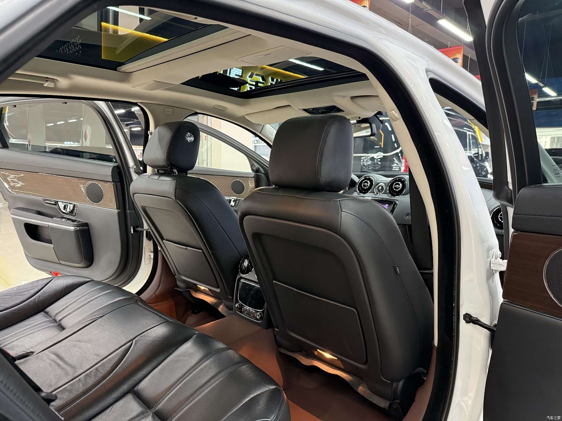 Jaguar XJ, 2018 6